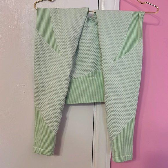 2 Piece Lime Green Seamless Textured High Waist Leggings and Sports Bra Gym Set - Picture 5 of 7